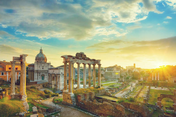 il foro romano all'alba, roma, italia - tempio di saturno foto e immagini stock