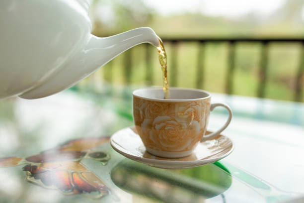 Tea with slice lemon .
