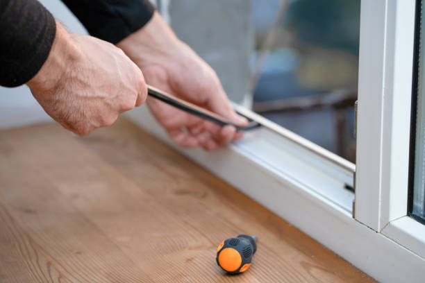 Professional master at repair and installation of windows, changes rubber seal gasket in pvc windows Professional master at repair and installation of windows, changes rubber seal gasket in pvc windows. gasket stock pictures, royalty-free photos & images