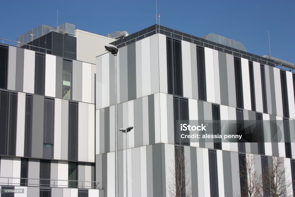 Cơ sở chăm sóc sức khỏe bệnh viện công ở Ý trong một tòa nhà ở phía bắc Tuscany làm bằng kết cấu hình chữ nhật dọc màu trắng và đen màu xám ở Massa - Trả phí Bản quyền Một lần An toàn - Khái niệm Bức ảnh sẵn có Cơ sở chăm sóc sức khỏe bệnh viện công ở Ý trong một tòa nhà ở phía bắc Tuscany làm bằng kết cấu hình chữ nhật dọc màu trắng và đen màu xám ở Massa - Trả phí Bản quyền Một lần An toàn - Khái niệm Bức ảnh sẵn có