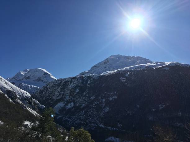 istock Sun in Winter Hautes 1210647988