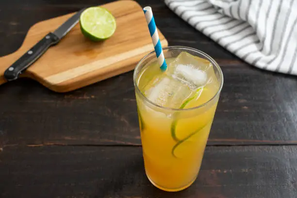 Green iced tea with lime juice sweetened with honey and garnished with lime slices