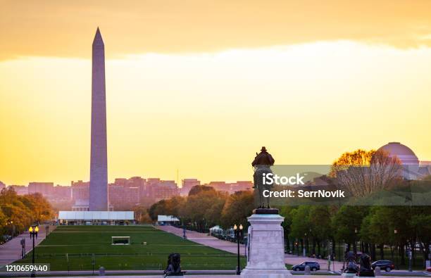 Estatua De Grant Memorial Monumento A George Washington Foto de stock y más banco de imágenes de Puesta de sol