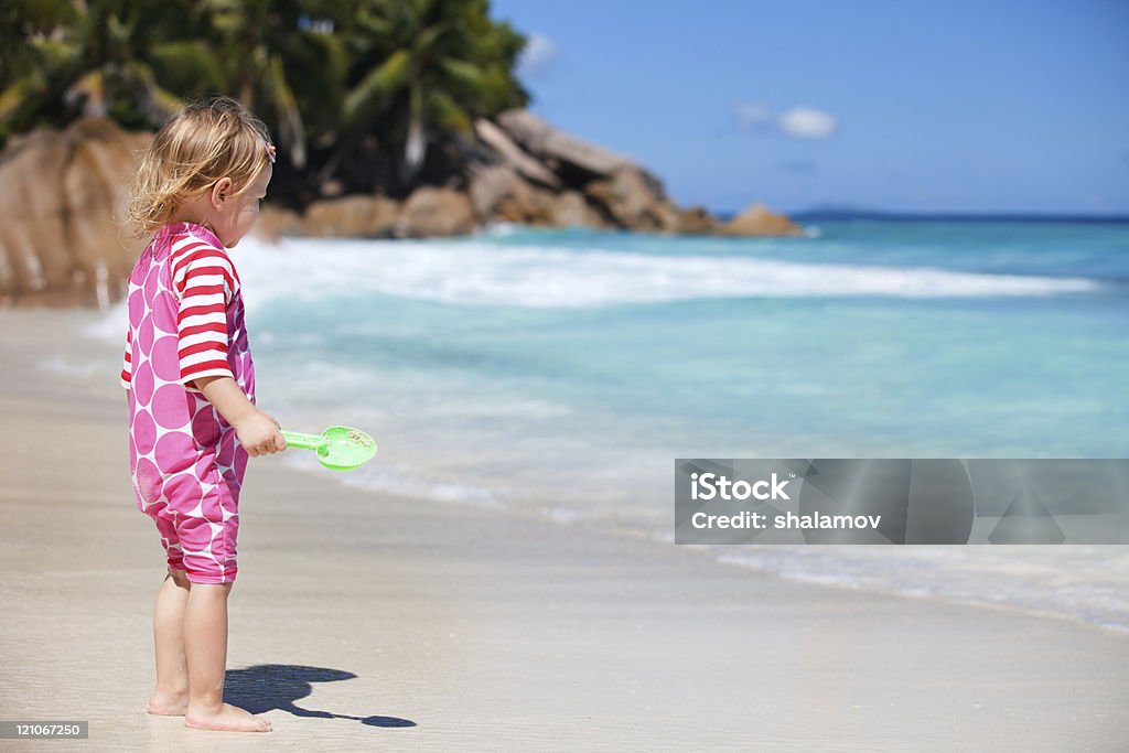 Menina na praia - Foto de stock de Areia royalty-free