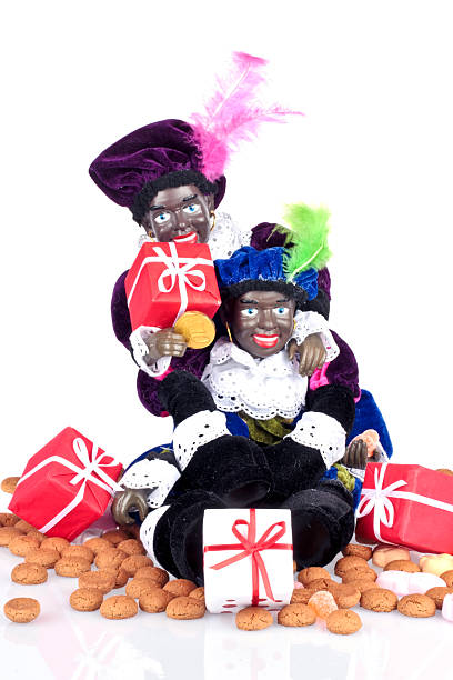 culture néerlandaise traditionnelle: deux noir piet - black piet photos et images de collection