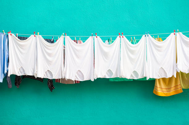 white t-shirts hanging on a clothesline - house residential structure multi colored burano imagens e fotografias de stock