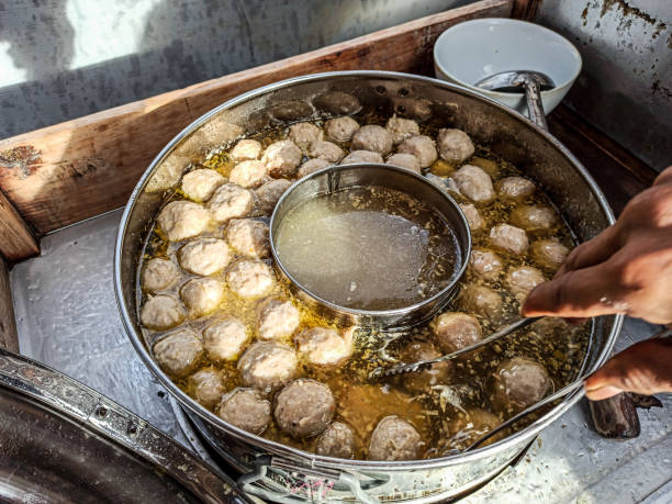 endonezya köfte satıcısı - malang stok fotoğraflar ve resimler