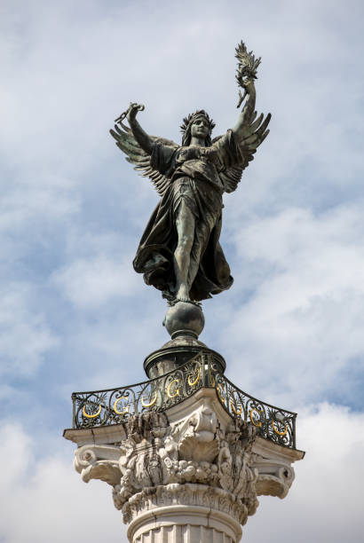esplanade des quinconces, fountain of the monument aux girondins in bordeaux. france - monument aux girondins imagens e fotografias de stock