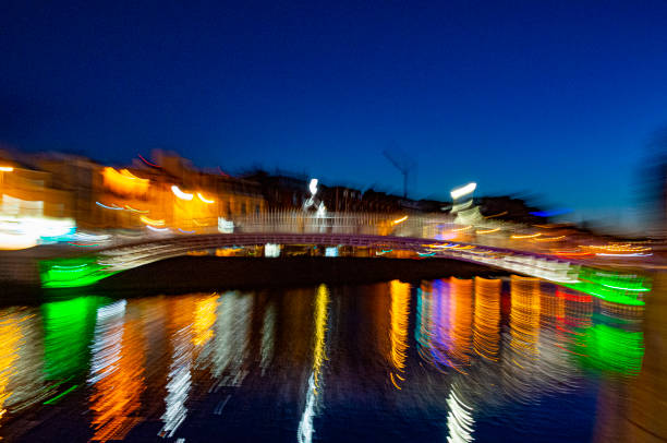 istock Lens zoom effect of Ha'penny Bridge, Dublin at night. 1210760671