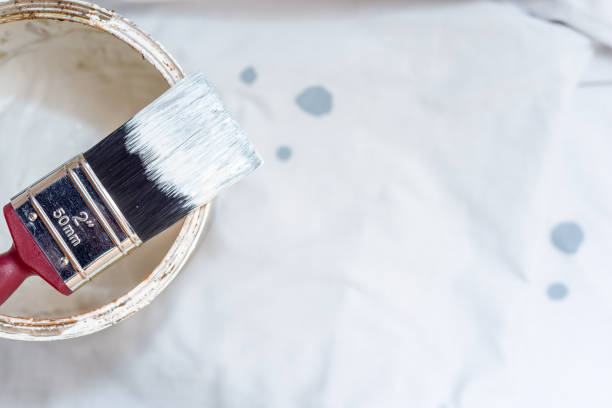 istock Open tin of white paint for decorating and home improvements 1210763158