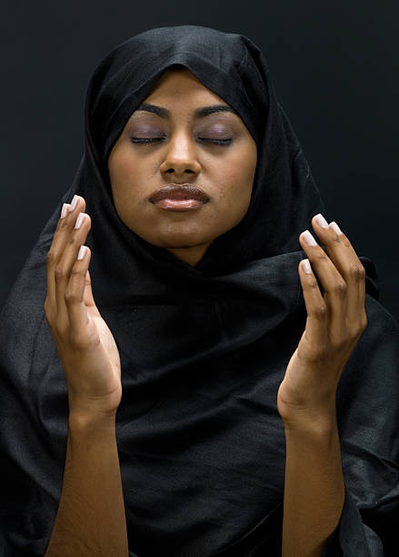istock Muslim woman praying 121077529