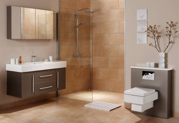 интерьер большой ванной комнаты - porcelain tiles стоковые фото и изображения