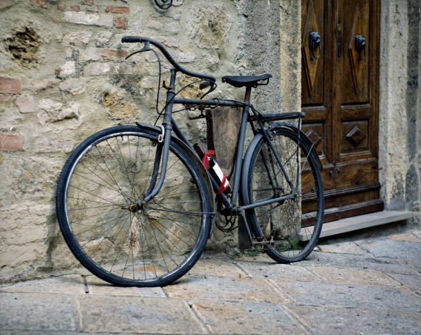 istock Vintage Bicycle, Tuscany, Italy 1210782537