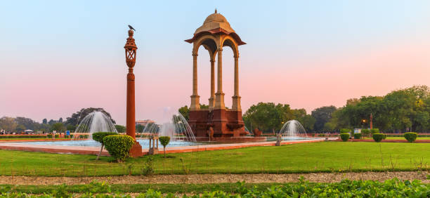 índia portão e o dossel, belo panorama matinal - new delhi india night government - fotografias e filmes do acervo