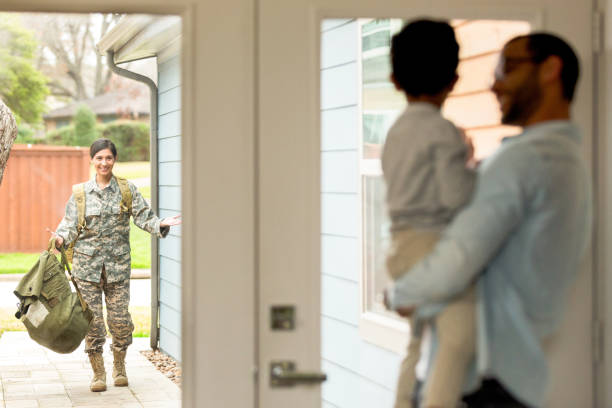 istock Excited female soldier returns home 1210808151