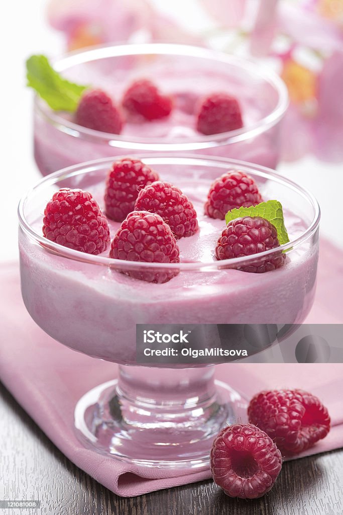 Sobremesa com framboesas frescas - Foto de stock de Alimentação Saudável royalty-free