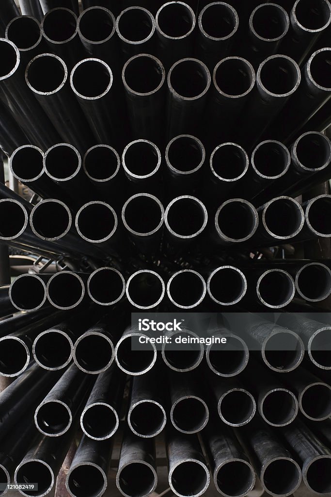 Stack di tubo d'acciaio e materie prime, verticale - Foto stock royalty-free di Acciaio