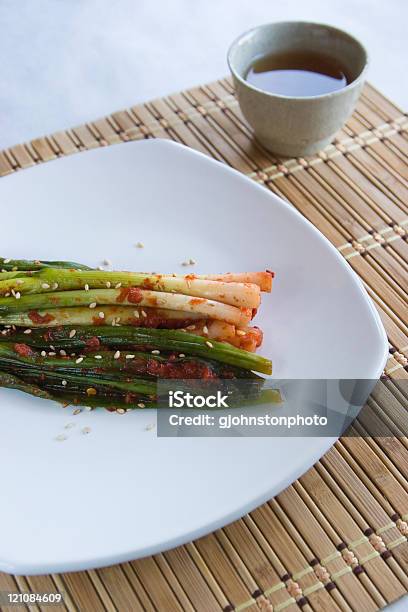 Primer Plano De Una Parte De Platos Coreanos Foto de stock y más banco de imágenes de Alimento - Alimento, Bebida, Blanco - Color