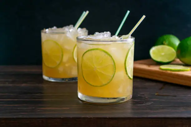 Green iced tea with lime juice sweetened with honey and garnished with lime slices