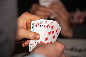 kombination-von-vier-verschiedenen-spielkarten-in-einer-hand.jpg?b=1&s=170x170&k=20&c=oqGcV1LNnIwrsJzqkYWGtcRP76BUSJwR8BiaD2QwJP8=