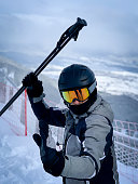 ski-ninja-skifahrer-mit-spa%C3%9F-und-posiert-wie-kung-fu-meister.jpg?b=1&s=170x170&k=20&c=ecrjE5MQ7gmOVrwIWbOqK4IfGubQ7-Gr2VtNq0N-k_c=