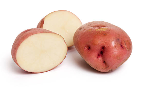 レッドのポテト - raw potato red potato red nutrient ストックフォトと画像