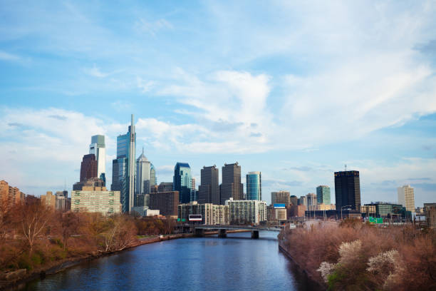Schuylkill River and skyscrapers of Philadelphia Schuylkill River and downtown skyscrapers of Philadelphia during spring daytime philadelphia winter stock pictures, royalty-free photos & images