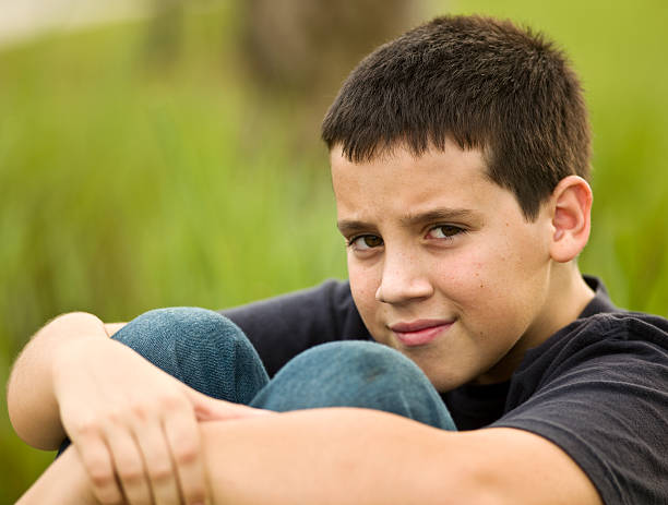 diez años viejo niño - 10 11 years little boys child happiness fotografías e imágenes de stock