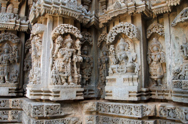 carved idols on the chennakesava temple, is a vaishnava hindu temple, somanathapura, karnataka, india - somnathpur imagens e fotografias de stock