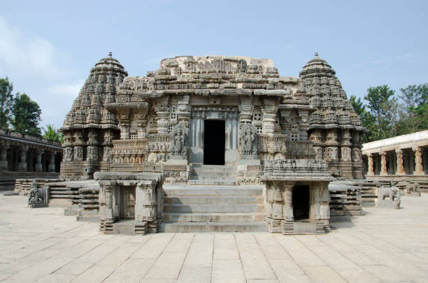 il tempio di chennakesava è un tempio indù vaishnava sulle rive del fiume kaveri, somanathapura, karnataka, india - somnathpur foto e immagini stock