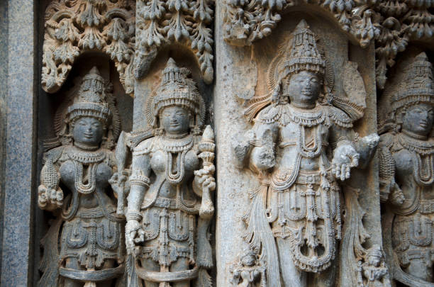 carved idols on the chennakesava temple, is a vaishnava hindu temple, somanathapura, karnataka, india - somnathpur imagens e fotografias de stock