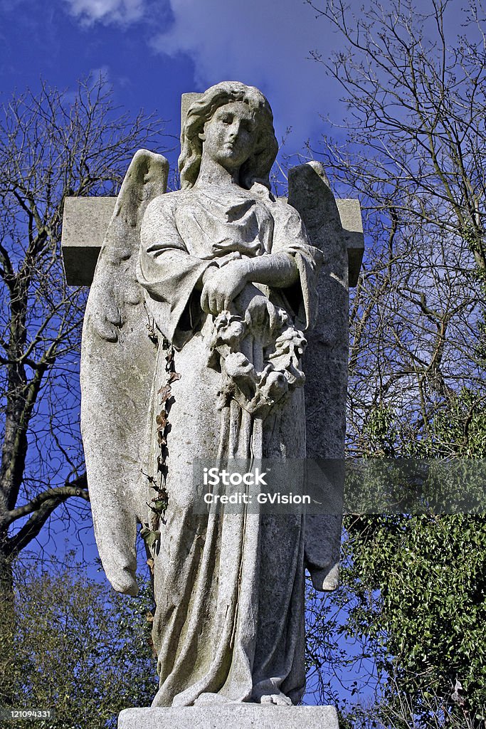 Angel e Cross - Foto de stock de Estátua royalty-free