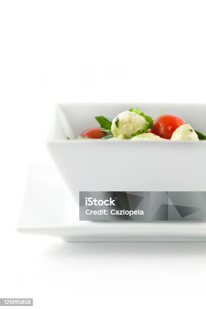 Foto de Salada De Tomate Manjericão E Muçarela e mais fotos de stock de Alface - Alface, Alimentação Saudável, Almoço