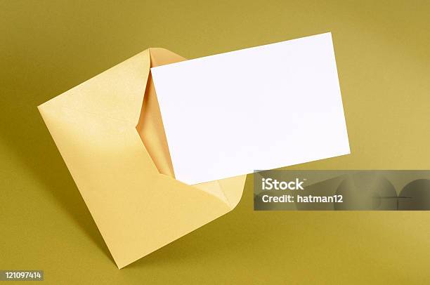 Ouro Envelope Com Cartão De Mensagem Em Branco - Fotografias de stock e mais imagens de Aberto - Aberto, Abrir, Aniversário especial