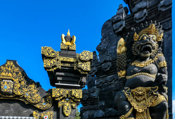 バリ - ヒンズー教寺院のクローズアップ - tanah lot close up bali indonesia ストックフォトと画像