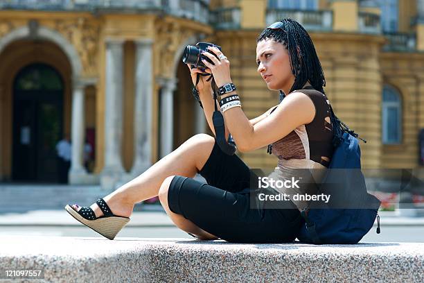 Foto de Mulher Mulher Turista e mais fotos de stock de Adulto - Adulto, Atividades de Fins de Semana, Bolsa - Objeto manufaturado