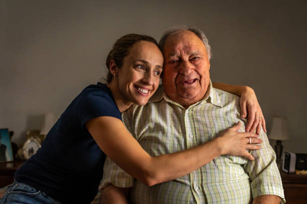 딸과 함께 오래 된 포르투갈 남자의 초상화입니다. - portuguese culture women ethnic smiling 뉴스 사진 이미지