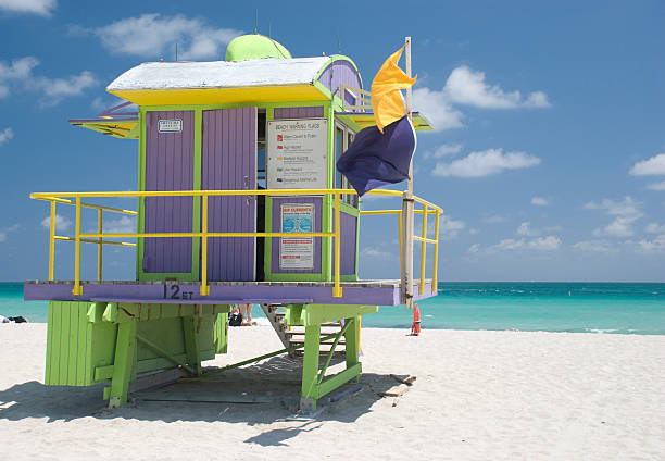 istock Miami Beach life guard hut 121099035
