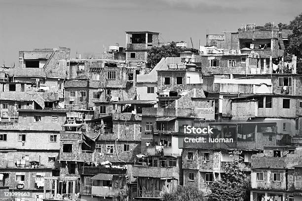 Favelas De Río De Janeiro Foto de stock y más banco de imágenes de Pobreza - Pobreza, Aire libre, Antena - Aparato de telecomunicación