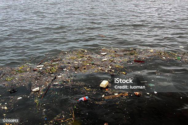 Загрязнение Воды — стоковые фотографии и другие картинки Вода - Вода, Карафе, Аварии и катастрофы