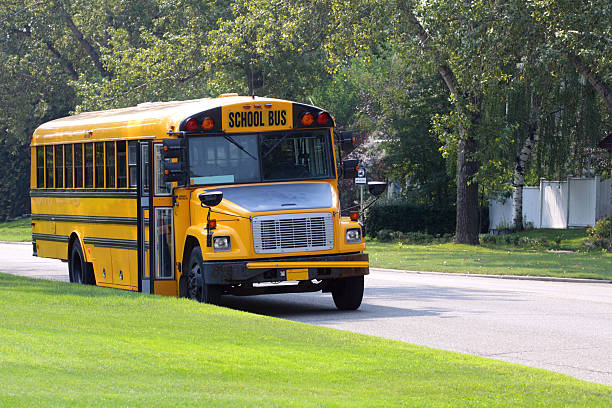 autobús de colegio - front view bus photography day fotografías e imágenes de stock
