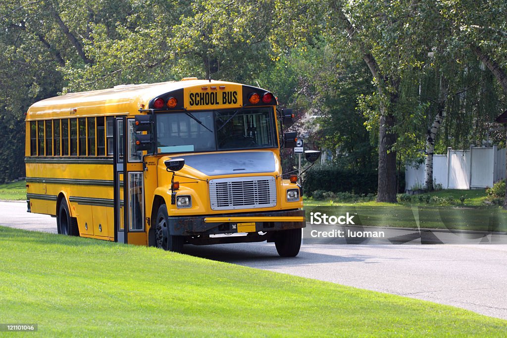 Школьный автобус - Стоковые фото Школьный автобус роялти-фри
