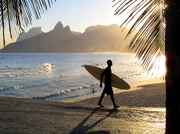 Puesta de sol en la playa de Ipanema-Rio de Janeiro - foto de stock