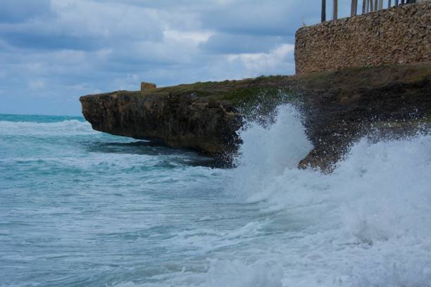 istock Cliff near a Cuban beach 1211011702