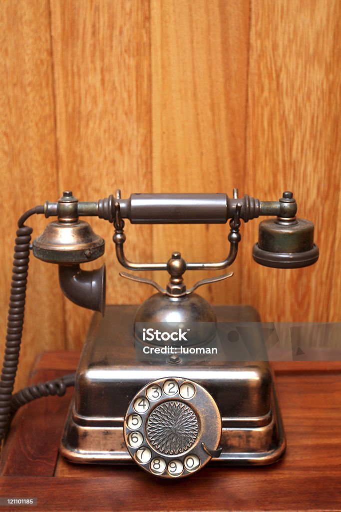 Muy viejo teléfono - Foto de stock de 1930-1939 libre de derechos