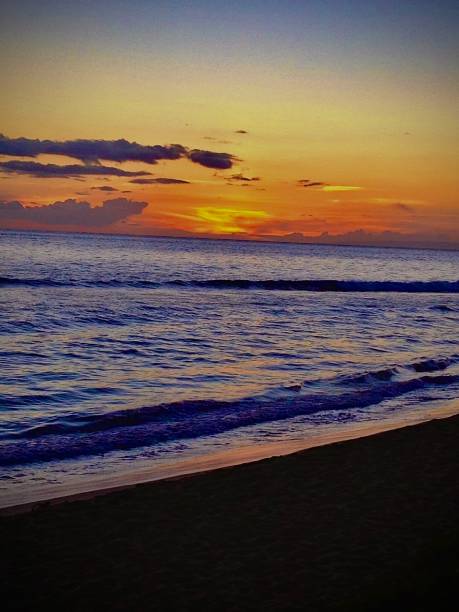 puesta de sol en maui - hawaii islands polynesian culture hula dancer sunset fotografías e imágenes de stock