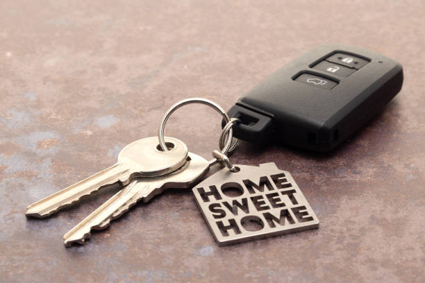 istock House and car keys 1211032170