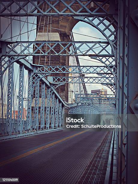 Roebling のつり橋 - オハイオ州シンシナティのストックフォトや画像を多数ご用意 - オハイオ州シンシナティ, 通り, レトロ調