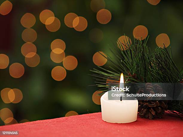 Vela De Natal - Fotografias de stock e mais imagens de Acontecimentos da Vida - Acontecimentos da Vida, Chama, Comemoração - Conceito