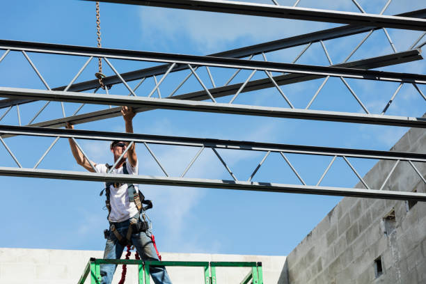 istock Steel worker installing roof trusses 1211077004